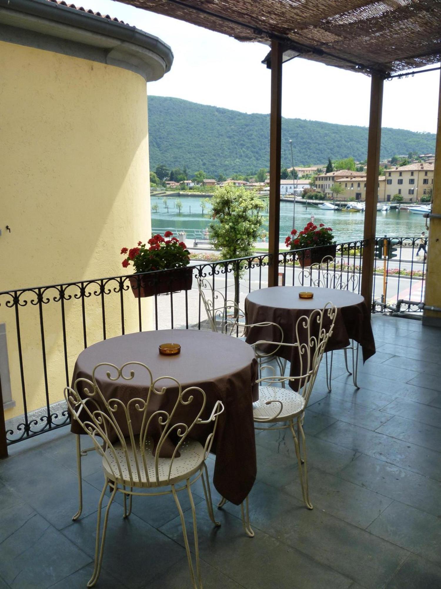 Hotel Sebino Сарніко Ресторан фото