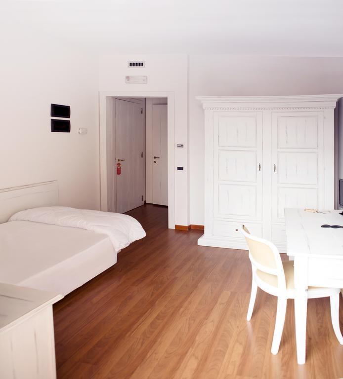 Hotel Sebino Сарніко Екстер'єр фото