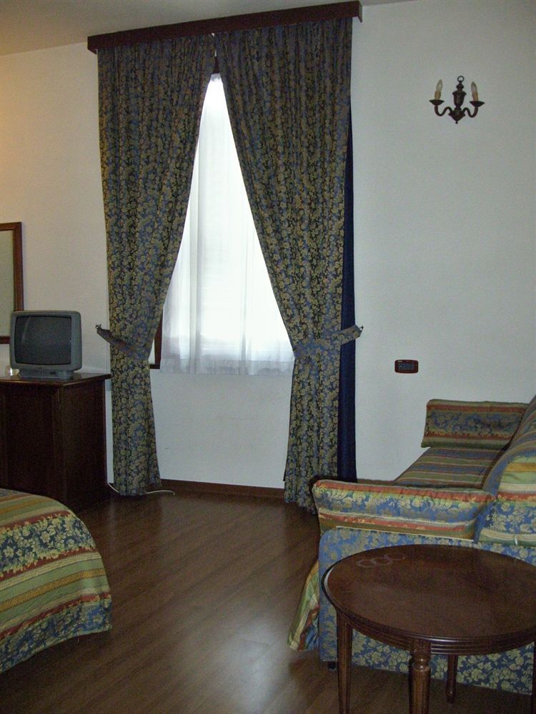 Hotel Sebino Сарніко Екстер'єр фото
